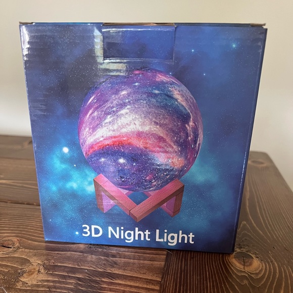 3D Moon/Planet nightlight - Picture 2 of 3